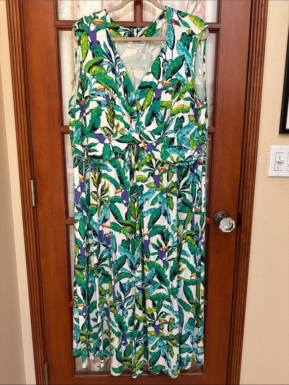 Tropical Leaf Print Sleeveless Maxi Dress
